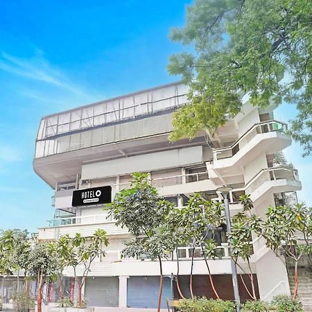 Super Hotel O Navrangpura Cg Road Formerly Hotel Yugraj Ahmedabad Ngoại thất bức ảnh