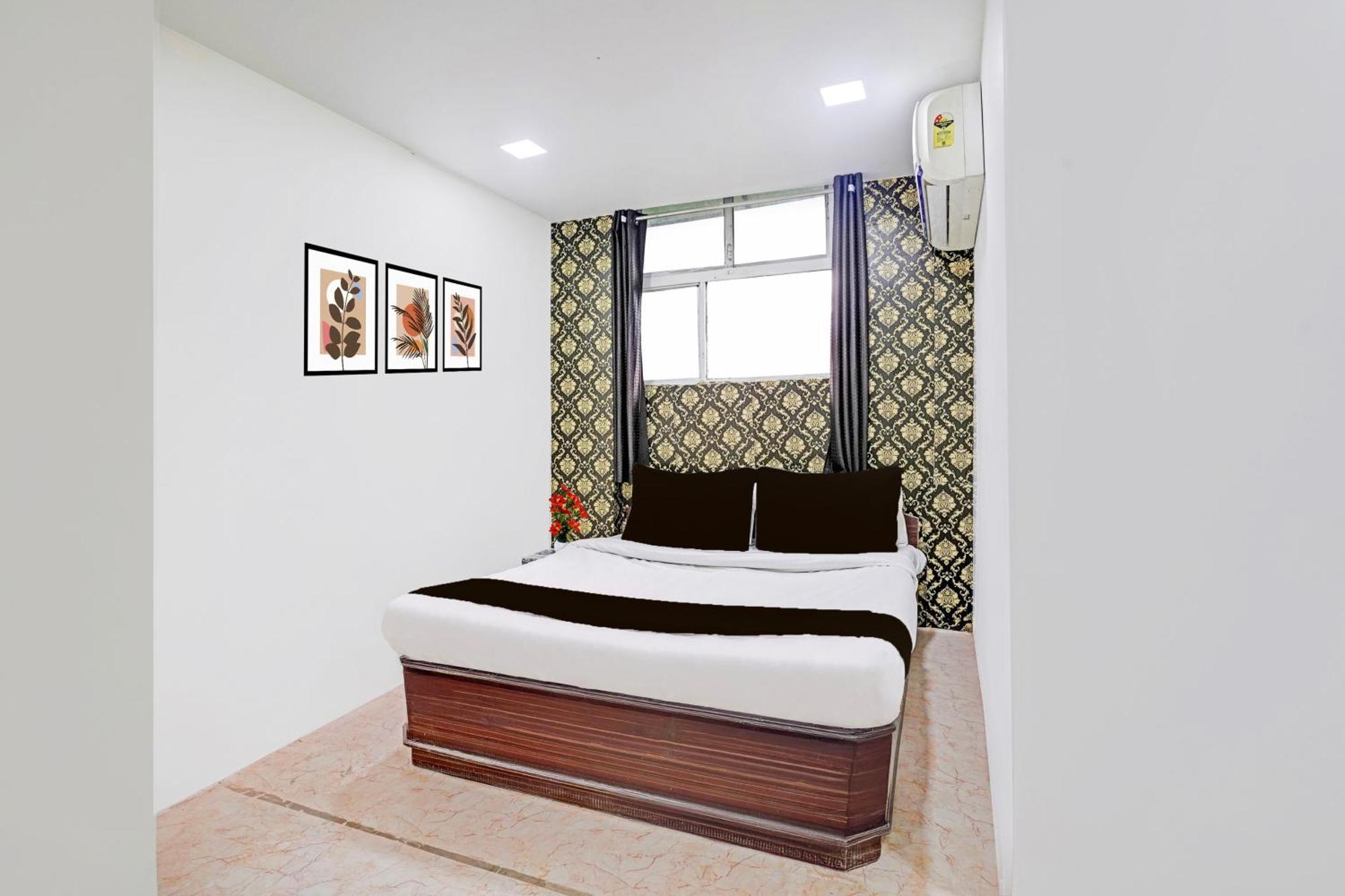 Super Hotel O Navrangpura Cg Road Formerly Hotel Yugraj Ahmedabad Ngoại thất bức ảnh
