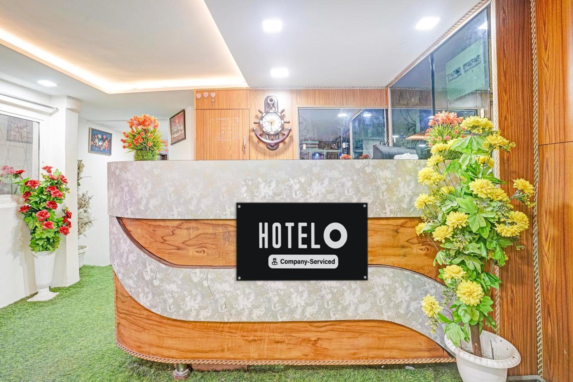 Super Hotel O Navrangpura Cg Road Formerly Hotel Yugraj Ahmedabad Ngoại thất bức ảnh