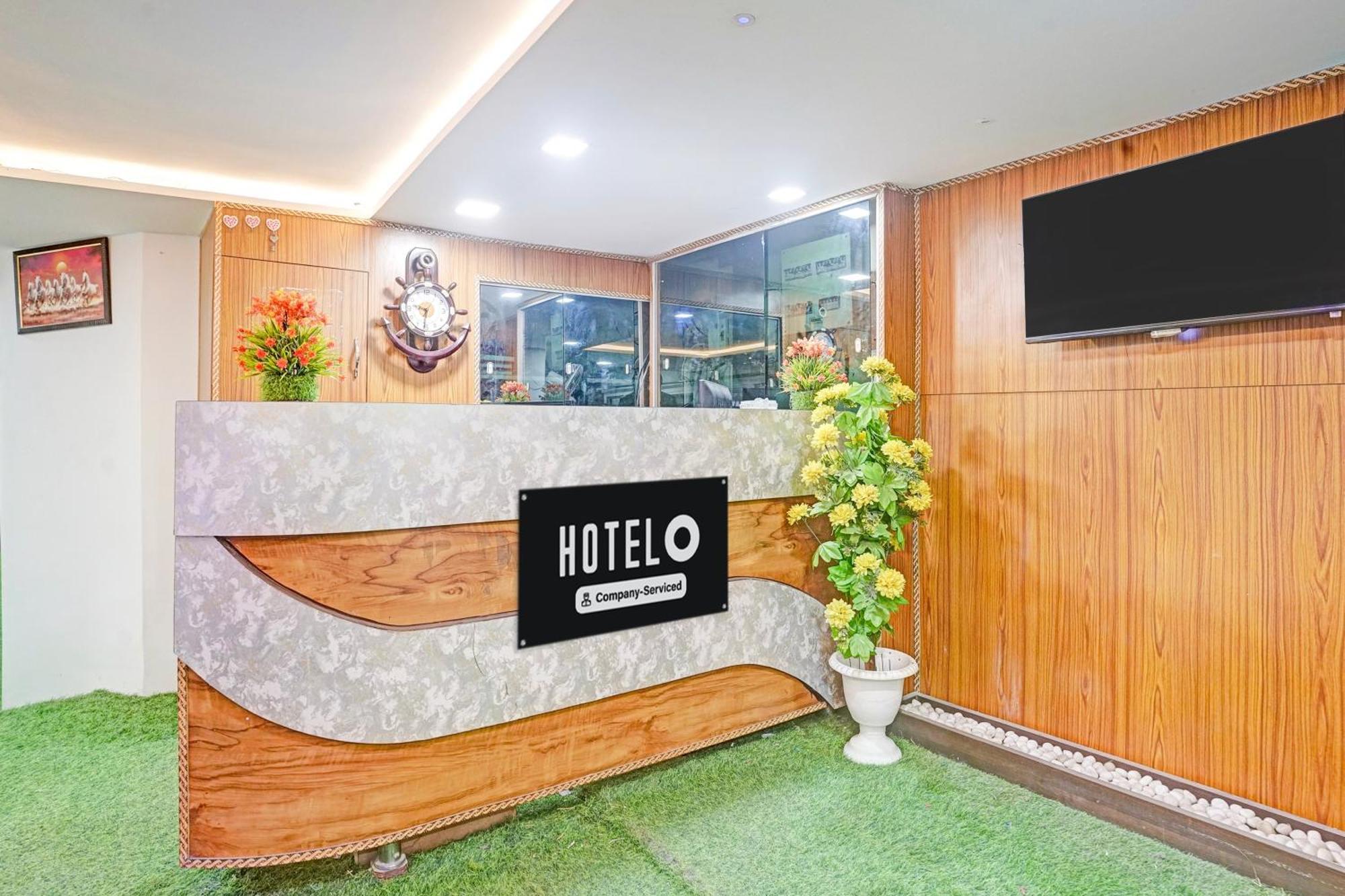 Super Hotel O Navrangpura Cg Road Formerly Hotel Yugraj Ahmedabad Ngoại thất bức ảnh