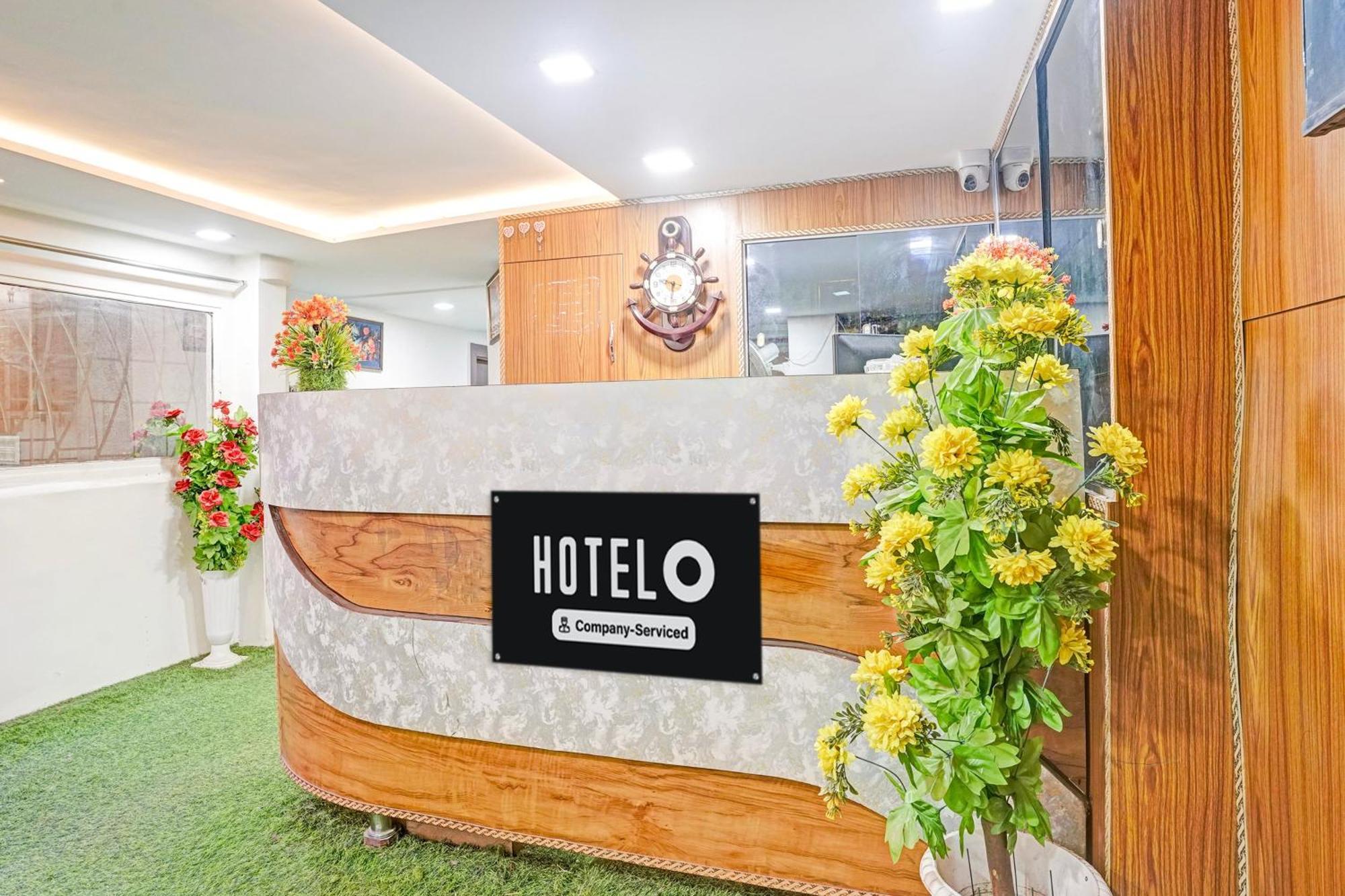 Super Hotel O Navrangpura Cg Road Formerly Hotel Yugraj Ahmedabad Ngoại thất bức ảnh