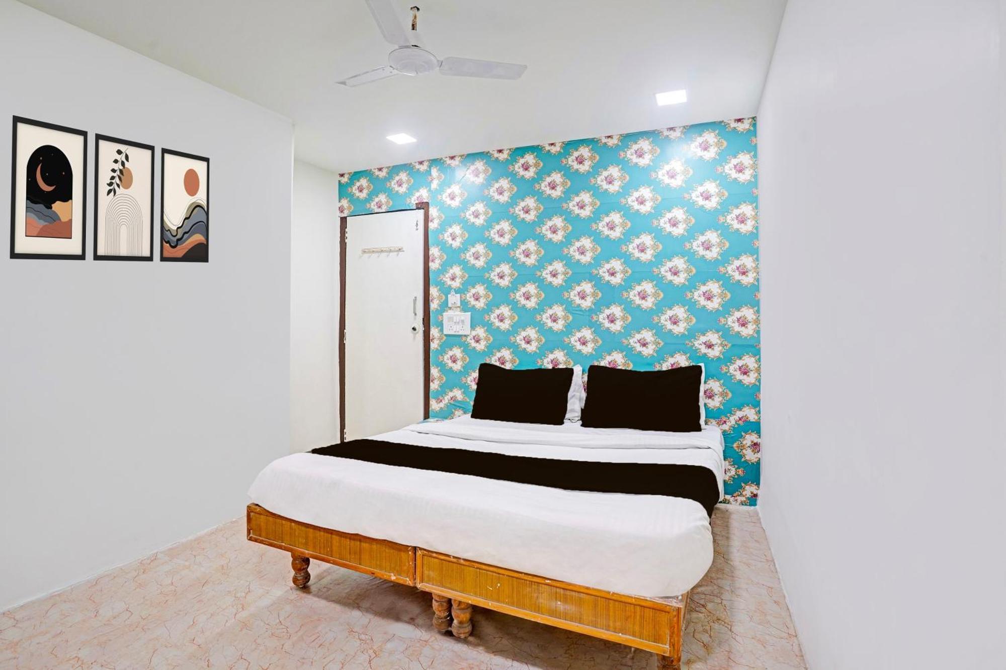 Super Hotel O Navrangpura Cg Road Formerly Hotel Yugraj Ahmedabad Ngoại thất bức ảnh