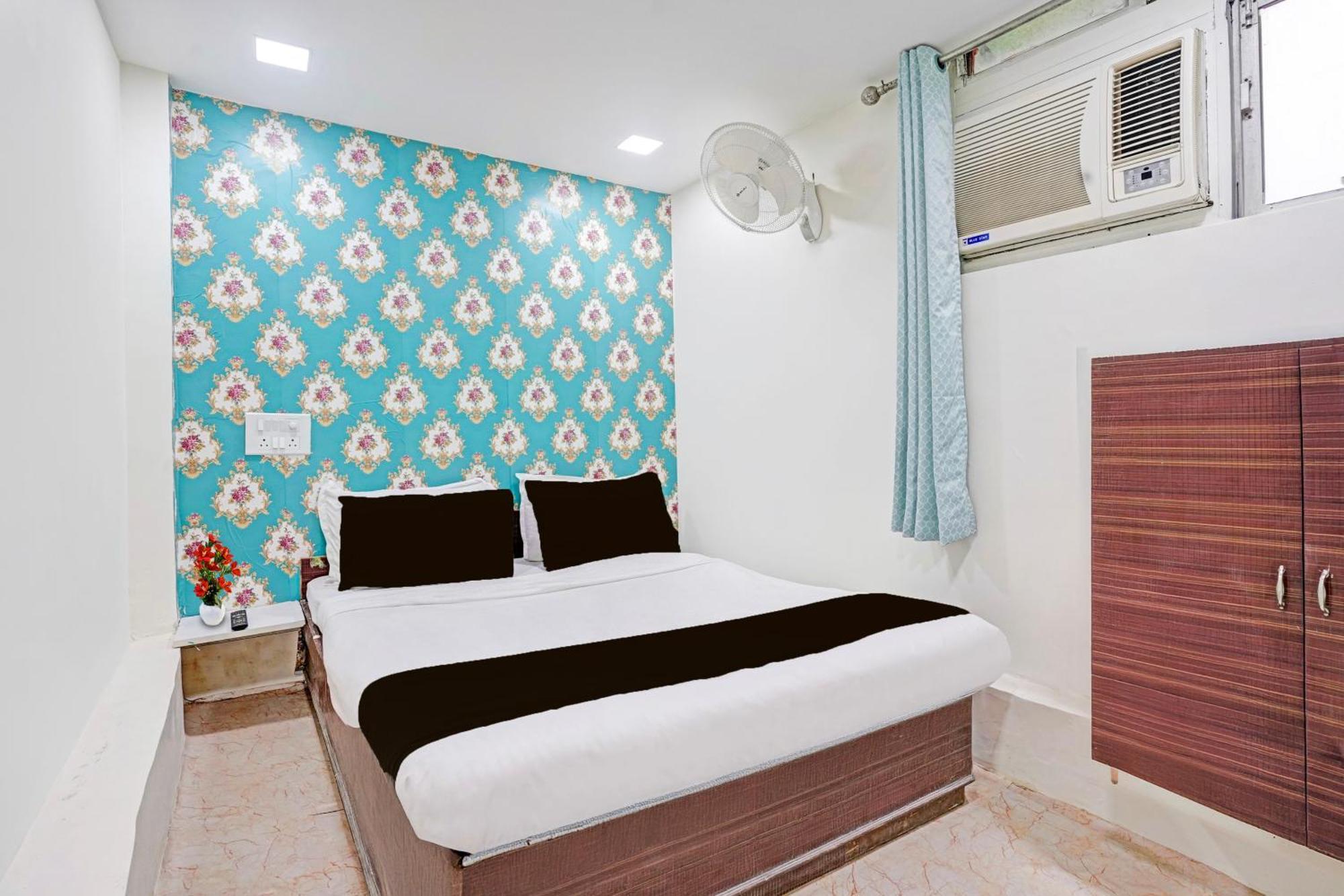 Super Hotel O Navrangpura Cg Road Formerly Hotel Yugraj Ahmedabad Ngoại thất bức ảnh